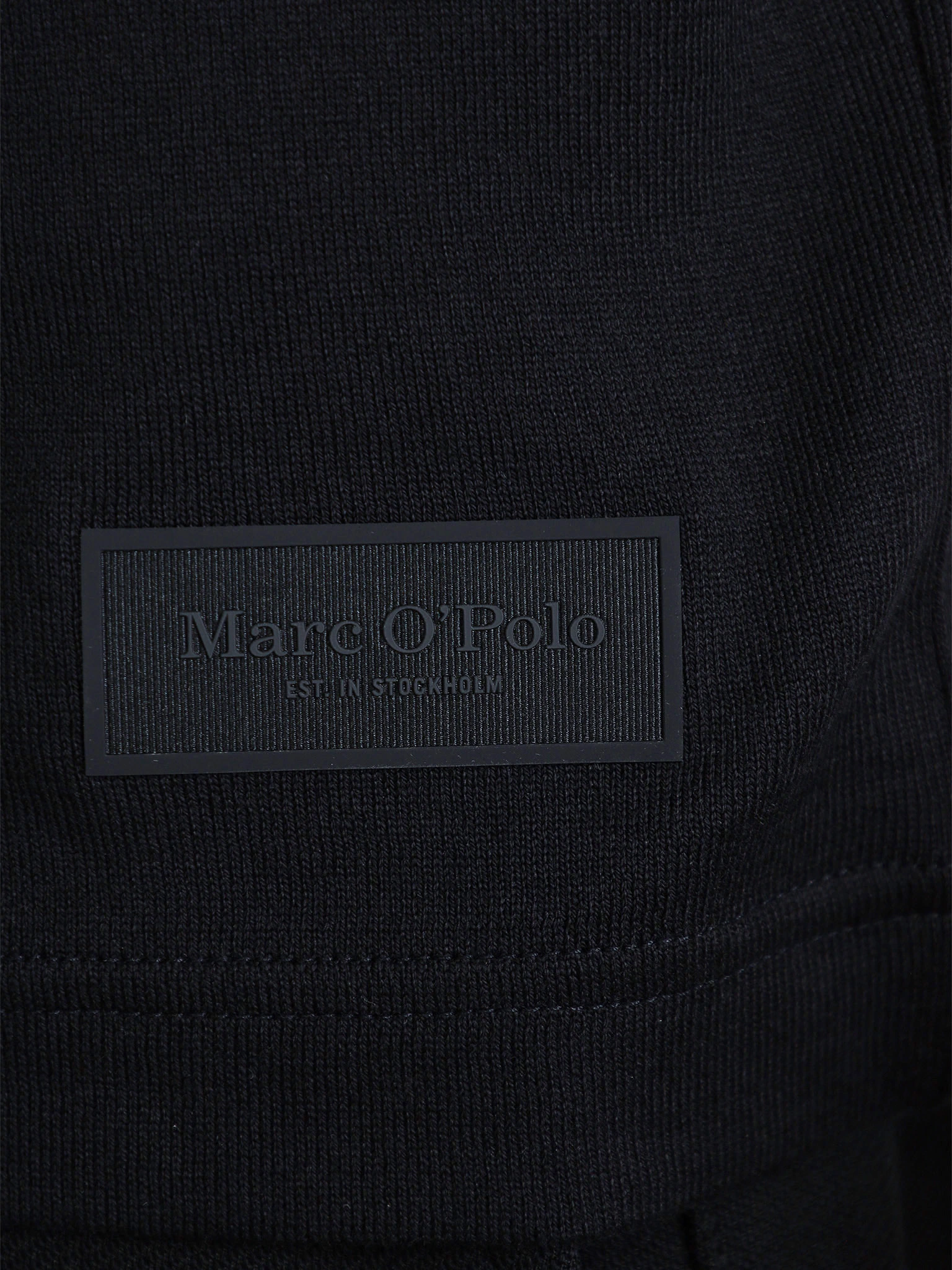 Футболка черного цвета из хлопка с длинным рукавом